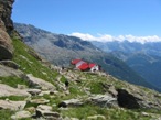 L'arrivo al Rifugio Longoni