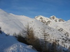 Una vista lungo il percorso dei pendii a sud della catena dell'Orsiera, da attraversare completamente restando sempre in quota.