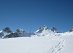 L'arrivo in prossimit del rifugio che non si vede fino all'ultimo, questo  il palo che segna la presenza del rifugio.